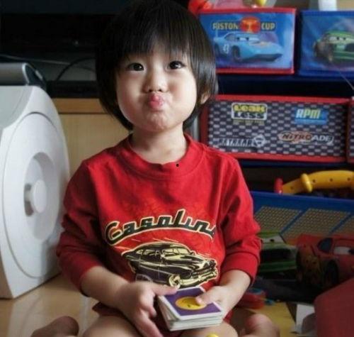 娱乐吃瓜酱父子,揭秘娱乐圈背后的温馨故事  第2张